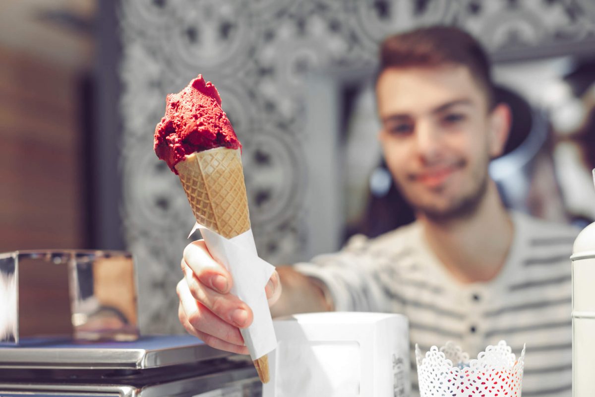 Vem acompanhar um pouquinho da produção do famoso sorvete no